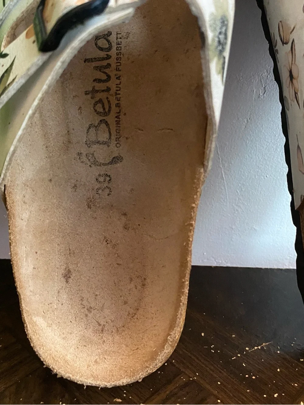 Pre-owned Betula Florida in Floral Triple-Strap Sandal in Cream 39/8 Women’s